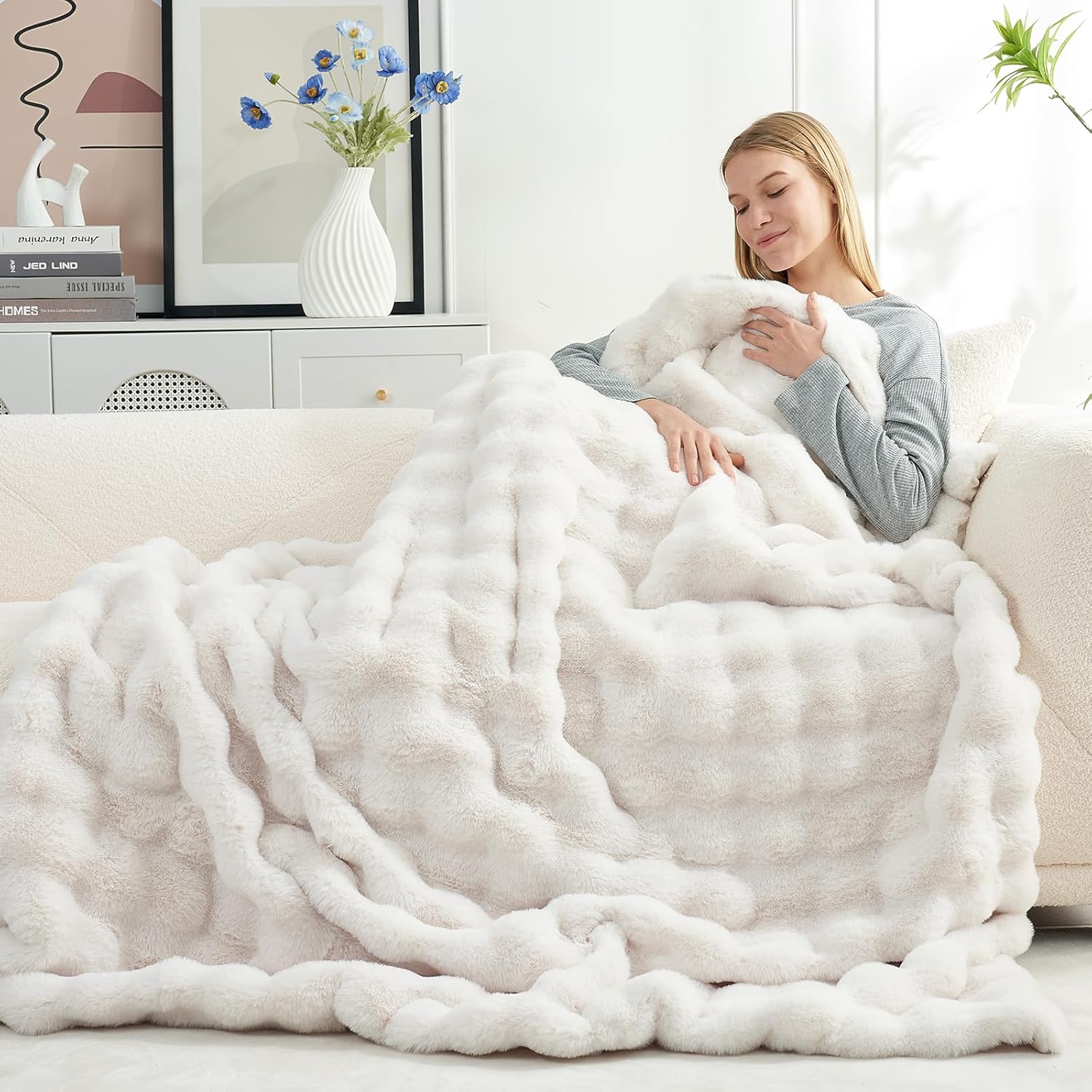 Faux Fur Throw Blanket Thick Plush Soft Cozy Blanket - Image 3